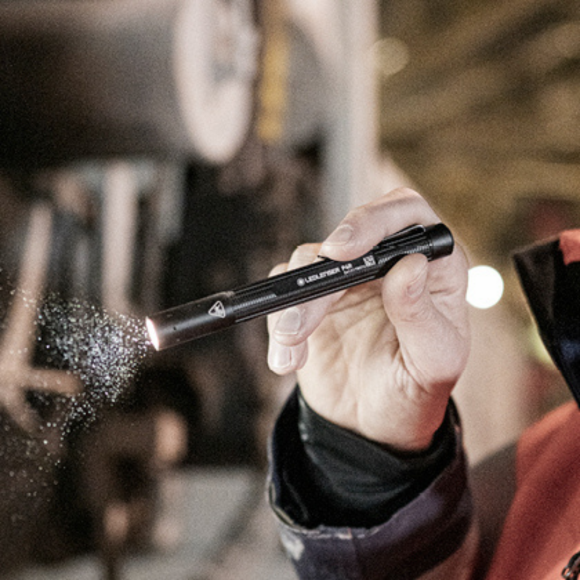 P4R ručna svjetiljka