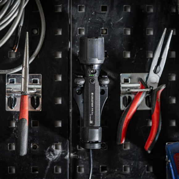 P7R Pro ručna svjetiljka