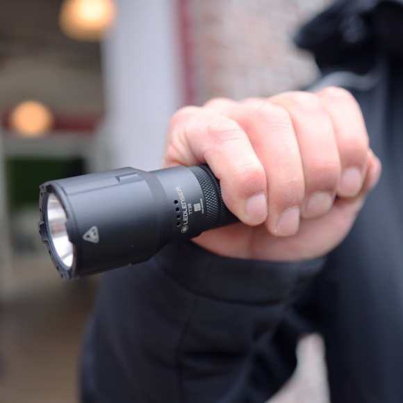 TT3R taktička ručna svjetiljka